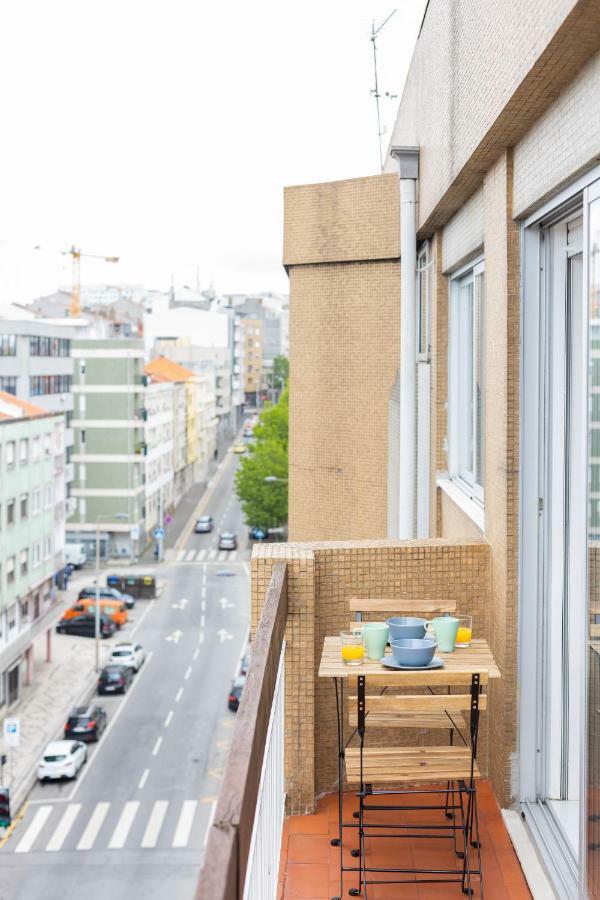 Trindade Sunny Downtown Apartment With Balcony & Ac Порту Екстер'єр фото